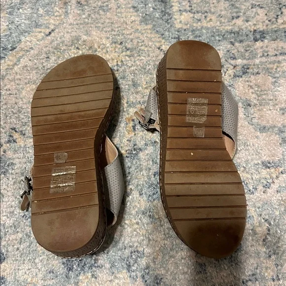 Journee Collection Gray Sandals - Picture 5 of 5